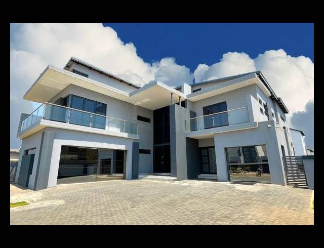 5 BEDROOM HOUSE FOR SALE IN SIX FOUNTAINS RESIDENTIAL ESTATE